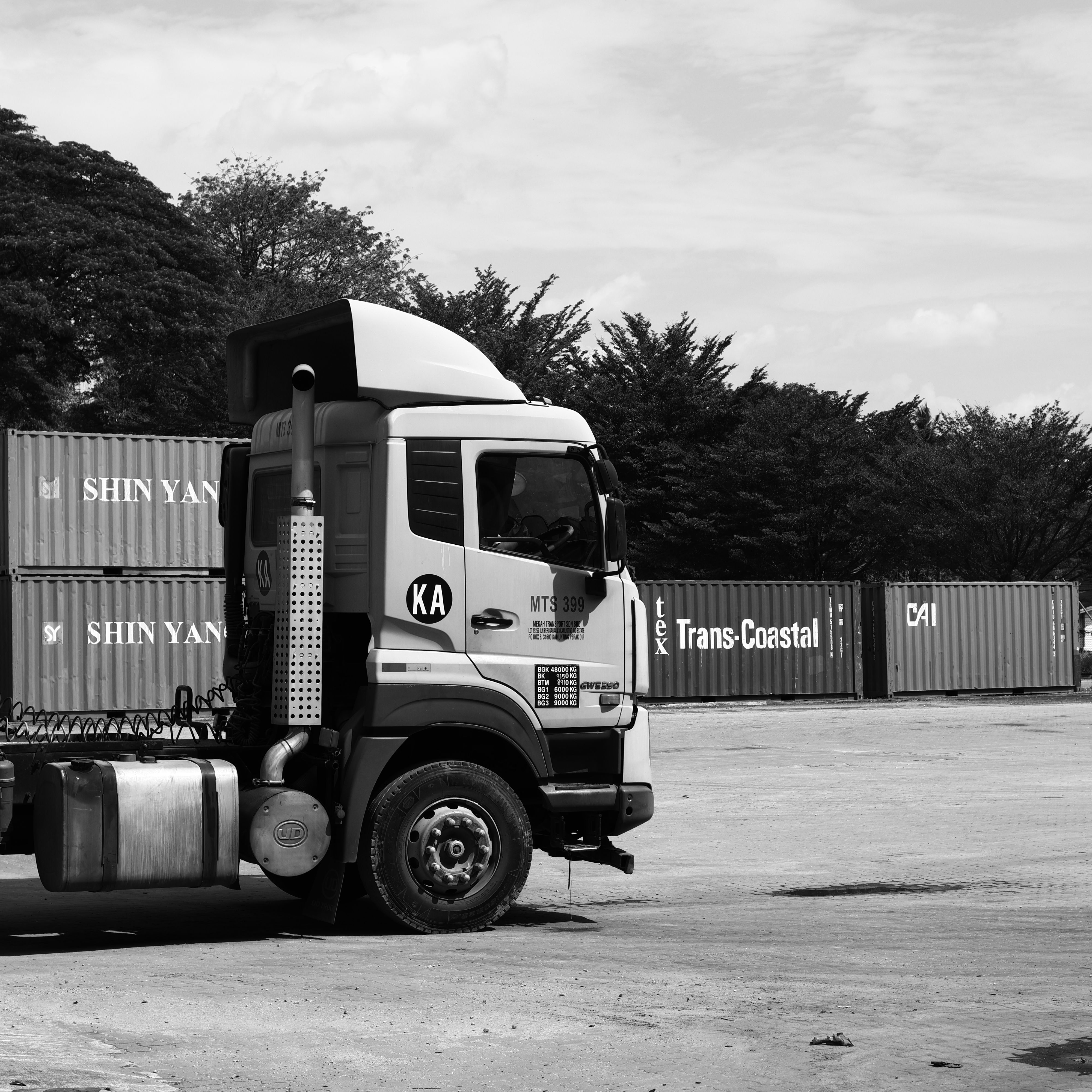 Truck with shipping containers, logistics and supply-chain automation